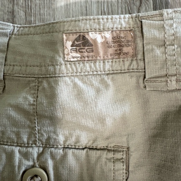 Nike ACG Tan Cargo Shorts Classic Style - Picture 6 of 7